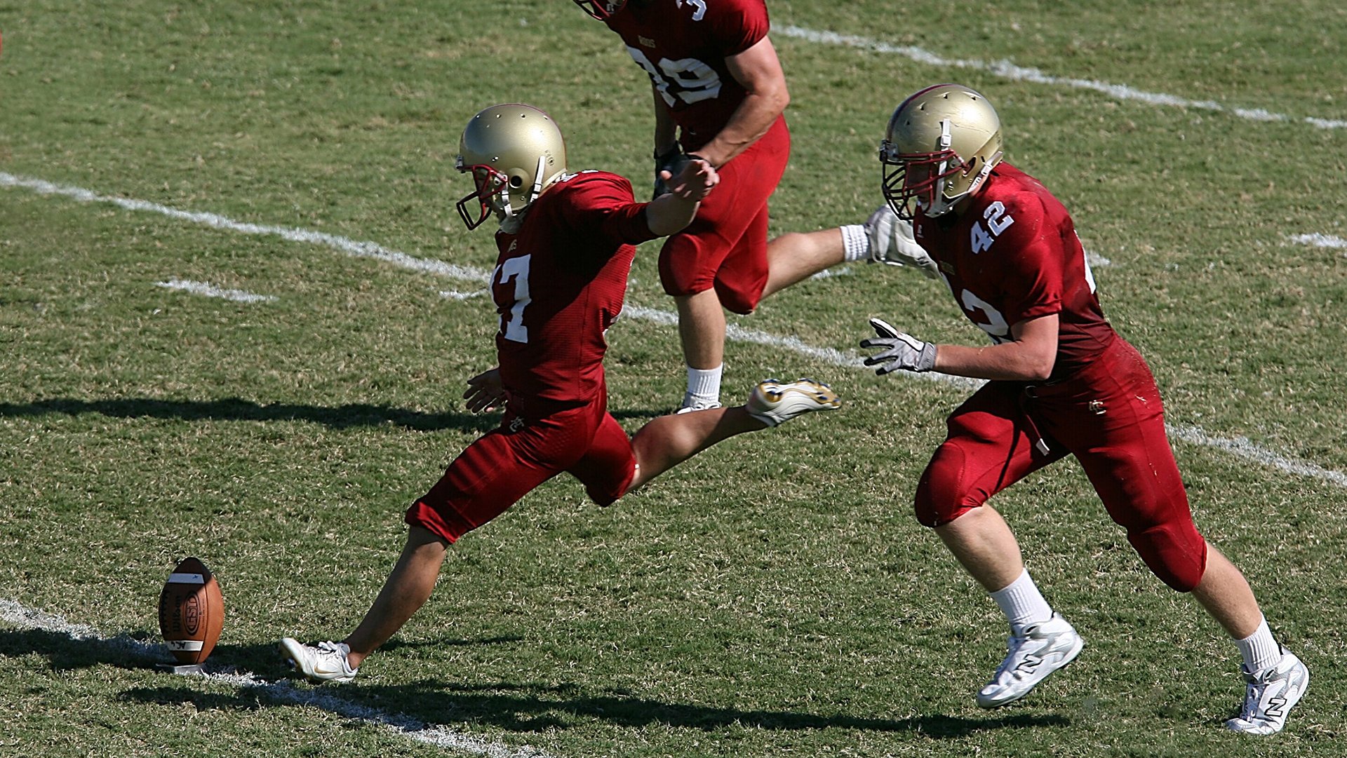 中国速度滑冰队再创佳绩 小将张磊打破全国纪录