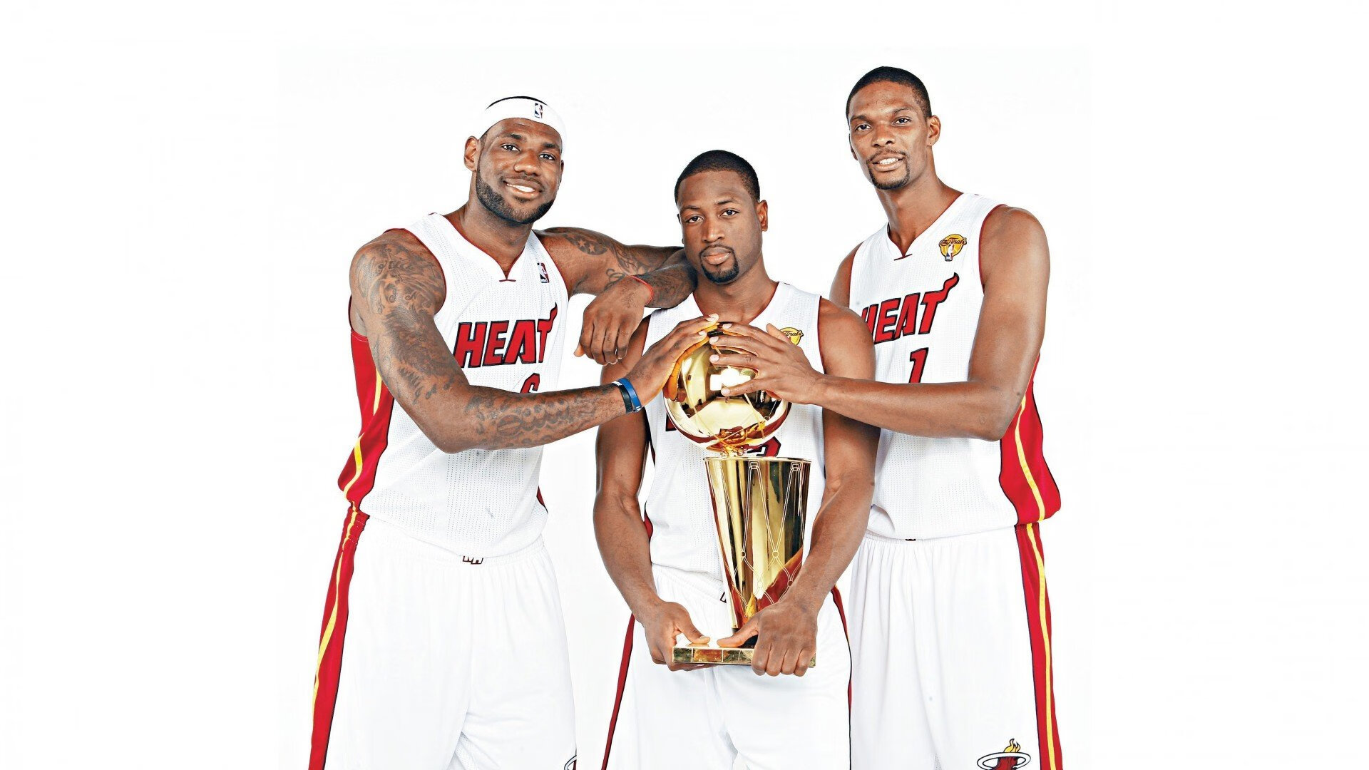 亚冠联赛激战正酣，中超双雄遭遇强敌，日韩球队展现统治力